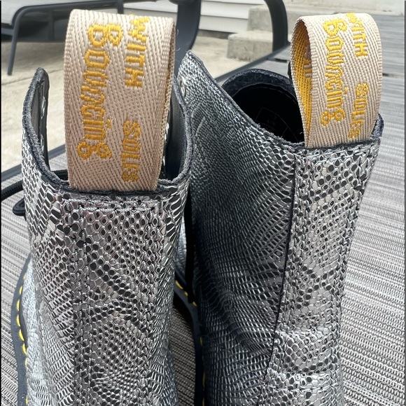 NWOB Dr Martens V Pascal Vegan Metallic Embossed Snake Print Boots Size 5-6 36EU - Picture 7 of 11